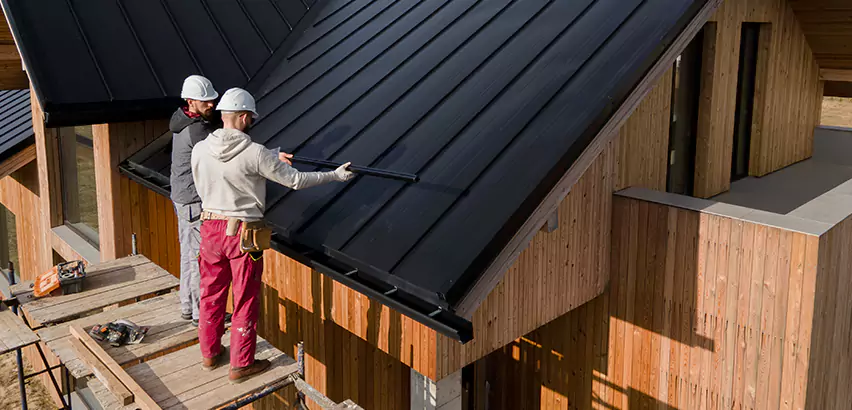 Metal Roof Maintenance in Lynnwood