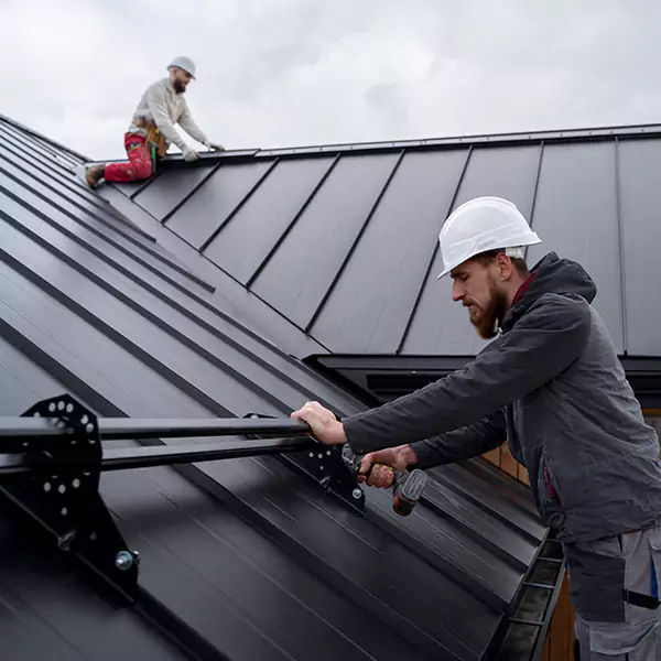 Why Lynnwood Property Owners Choose Lynnwood Roofing Contractor for Metal Roof Repair?