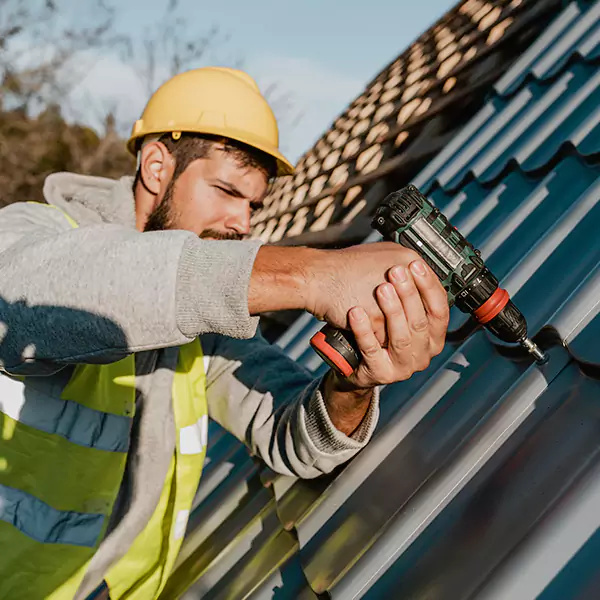 Why Lynnwood Property Owners Choose Lynnwood Roofing Contractor for Metal Roof Replacement?