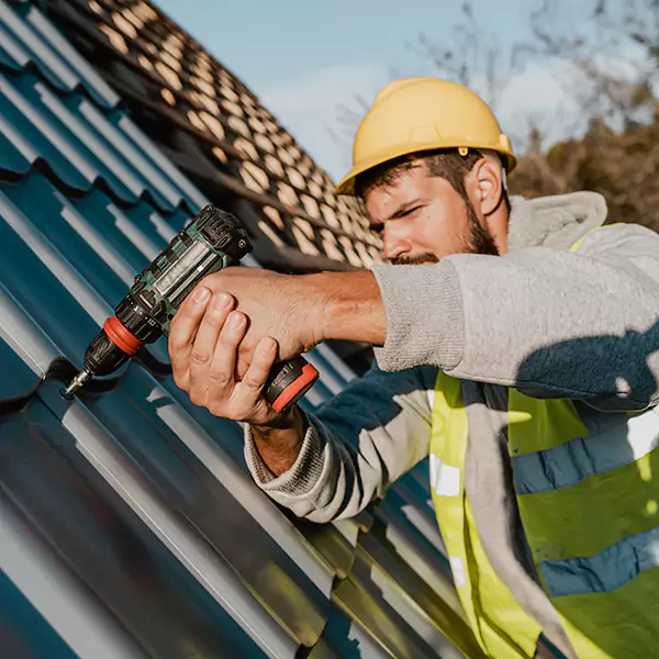 Why Lynnwood Homeowners Choose Lynnwood Roofing Contractor for Steel Roof Repair Service?